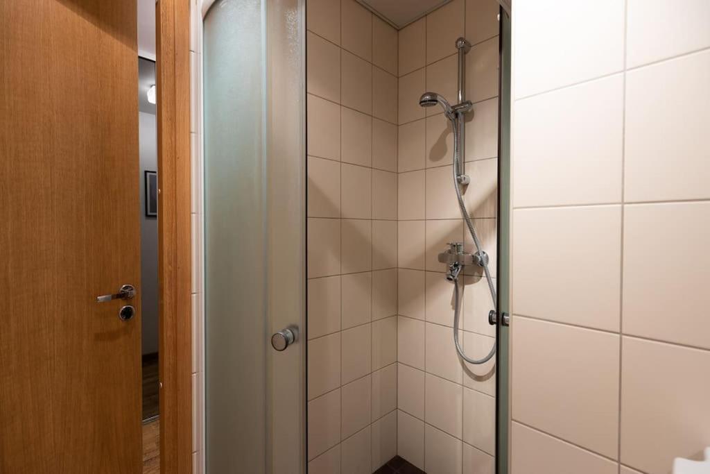 Modern & Cozy Place In The Very Heart Of Tallinn Bagian luar foto