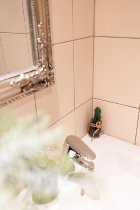 Modern & Cozy Place In The Very Heart Of Tallinn Bagian luar foto